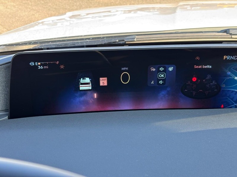 Lincoln Navigator Vehicle Full-screen Gallery Image 19