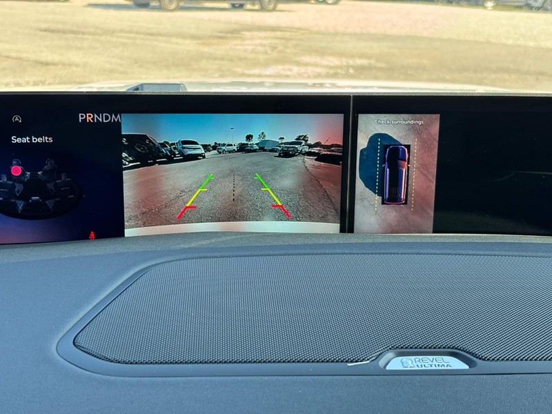 Lincoln Navigator Vehicle Full-screen Gallery Image 21