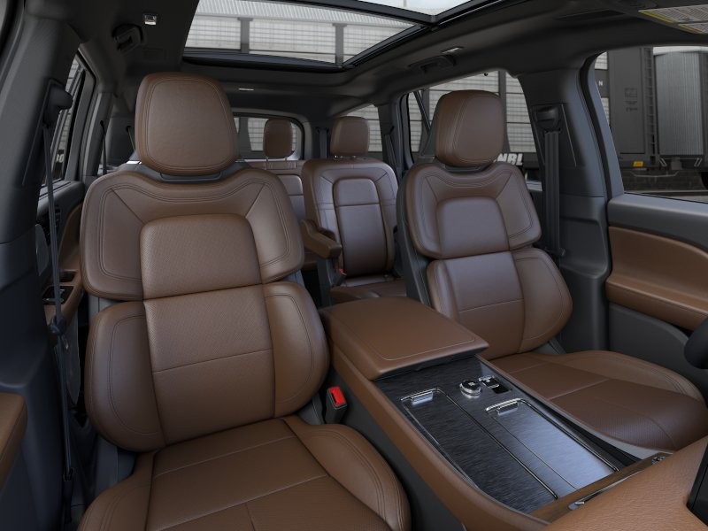 Lincoln Aviator Vehicle Full-screen Gallery Image 11