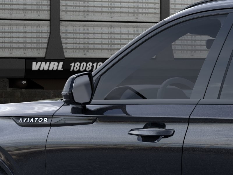 Lincoln Aviator Vehicle Full-screen Gallery Image 21