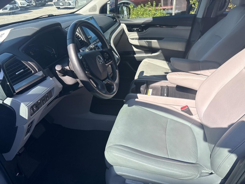 Honda Odyssey Vehicle Full-screen Gallery Image 05