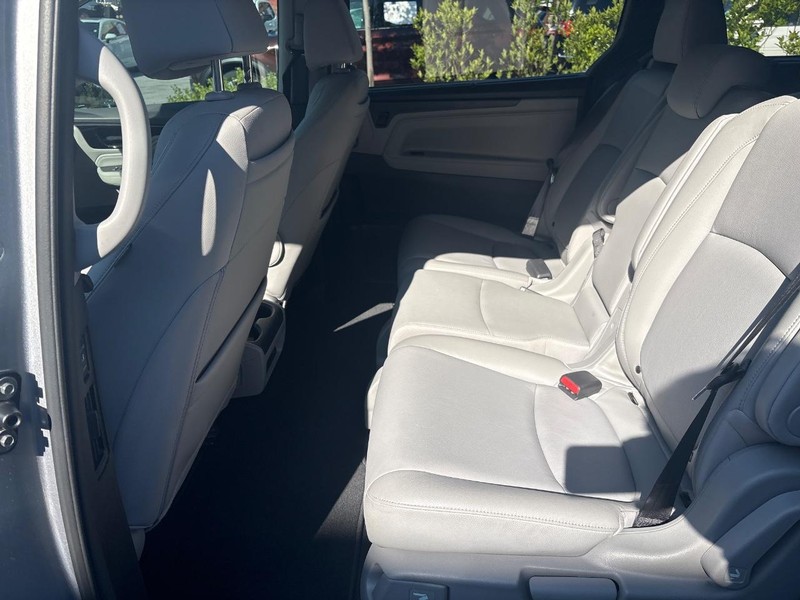 Honda Odyssey Vehicle Full-screen Gallery Image 06
