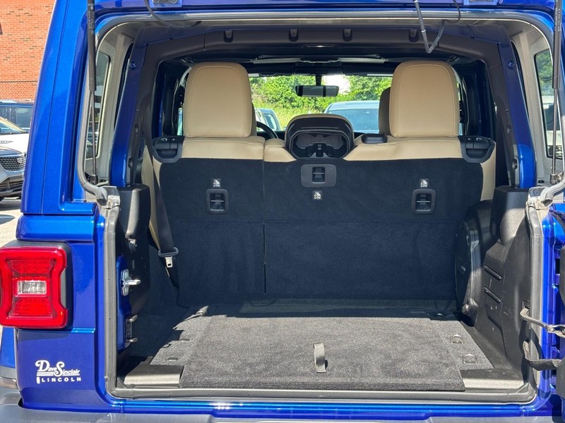 Jeep Wrangler Unlimited Vehicle Full-screen Gallery Image 10