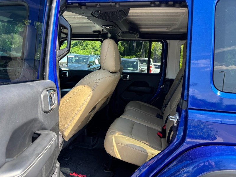 Jeep Wrangler Unlimited Vehicle Full-screen Gallery Image 12