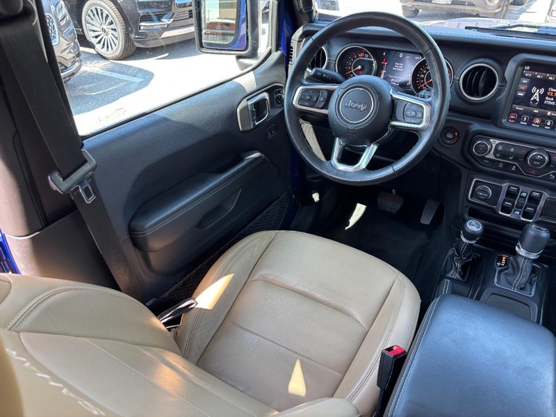 Jeep Wrangler Unlimited Vehicle Full-screen Gallery Image 13