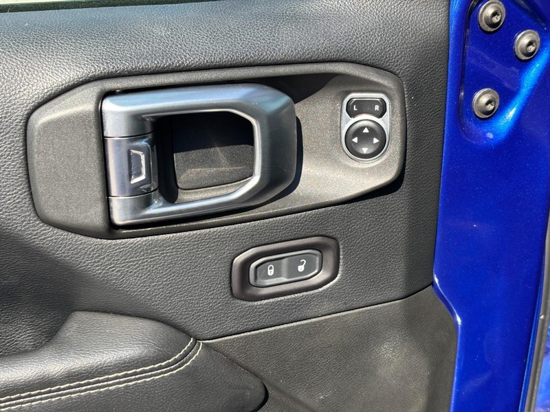 Jeep Wrangler Unlimited Vehicle Full-screen Gallery Image 17