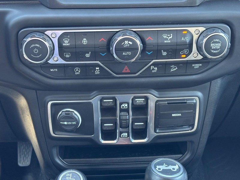 Jeep Wrangler Unlimited Vehicle Full-screen Gallery Image 24