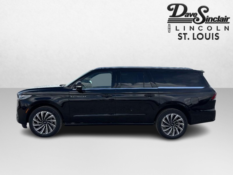 Lincoln Navigator L Vehicle Full-screen Gallery Image 06