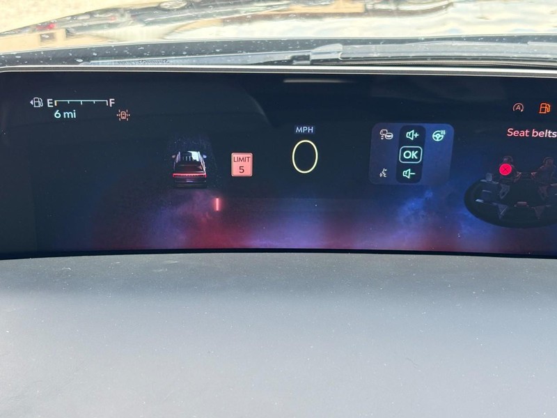Lincoln Navigator L Vehicle Full-screen Gallery Image 19