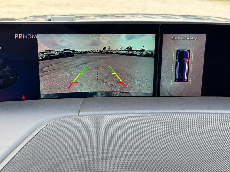 Lincoln Navigator L Vehicle Full-screen Gallery Image 21