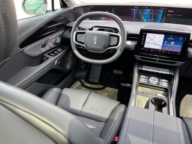 Lincoln Nautilus Vehicle Full-screen Gallery Image 12