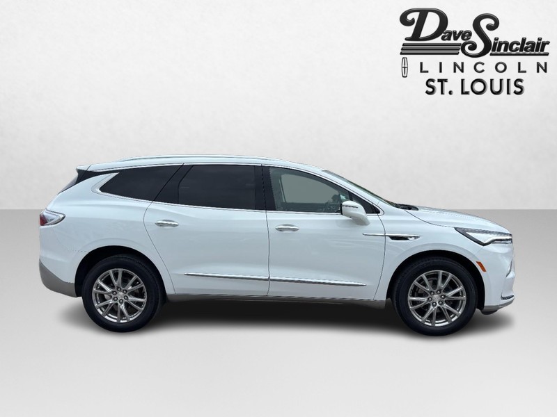 Buick Enclave Vehicle Full-screen Gallery Image 02