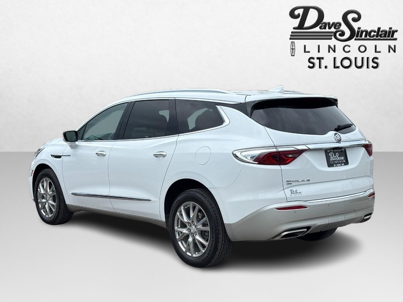 Buick Enclave Vehicle Full-screen Gallery Image 05