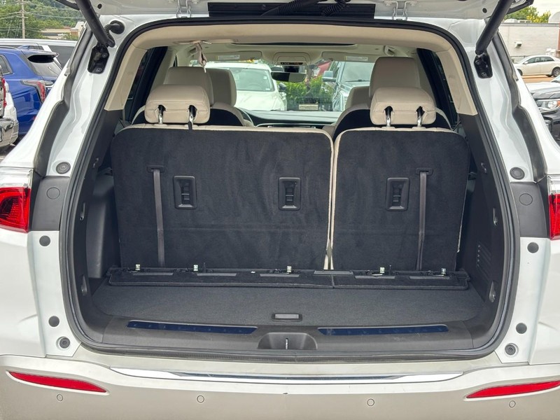 Buick Enclave Vehicle Full-screen Gallery Image 10