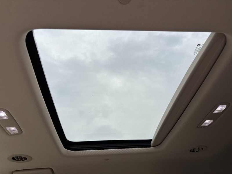 Buick Enclave Vehicle Full-screen Gallery Image 14