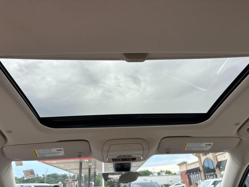 Buick Enclave Vehicle Full-screen Gallery Image 15