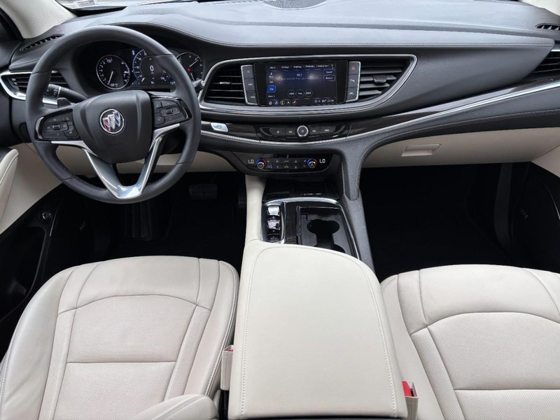 Buick Enclave Vehicle Full-screen Gallery Image 17