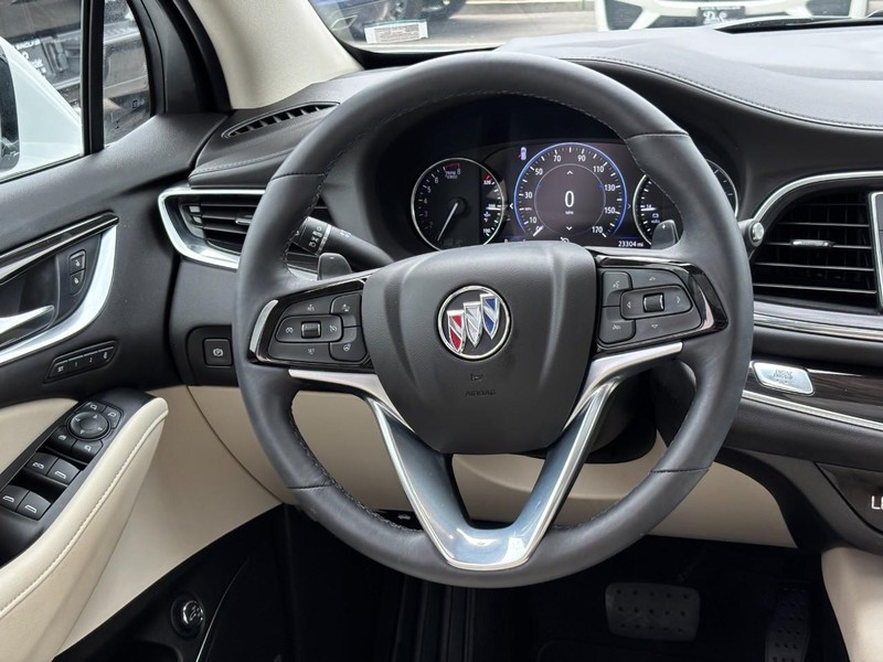 Buick Enclave Vehicle Full-screen Gallery Image 19