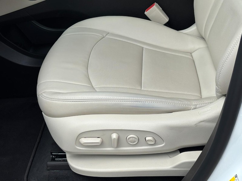 Buick Enclave Vehicle Full-screen Gallery Image 20