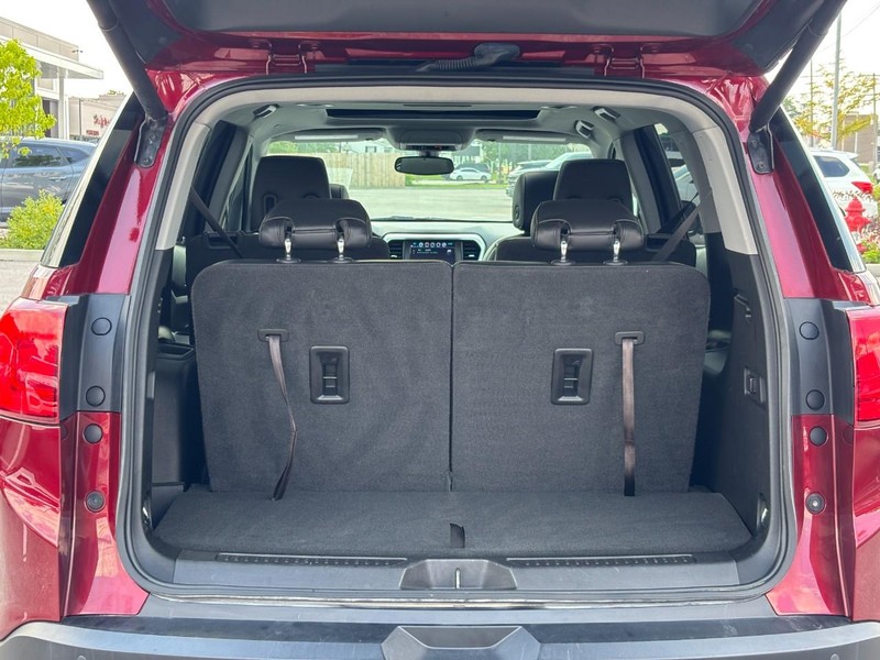 GMC Acadia Vehicle Full-screen Gallery Image 10