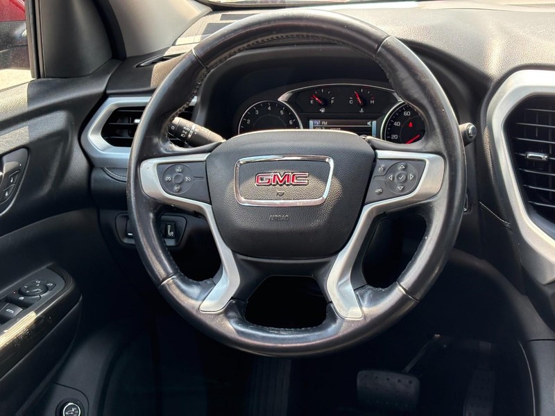 GMC Acadia Vehicle Full-screen Gallery Image 17