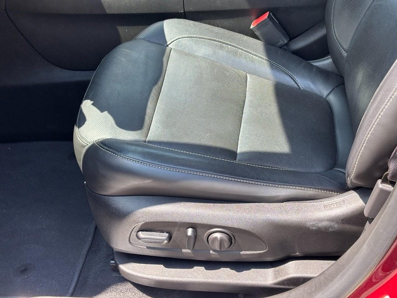GMC Acadia Vehicle Full-screen Gallery Image 18