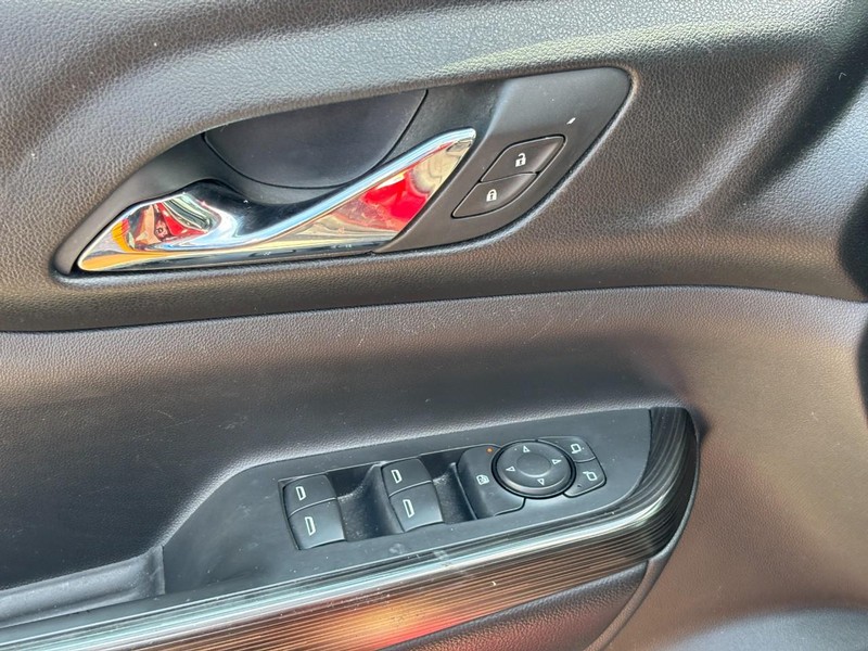 GMC Acadia Vehicle Full-screen Gallery Image 19