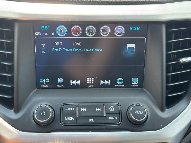 GMC Acadia Vehicle Full-screen Gallery Image 21