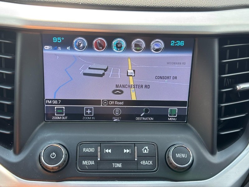 GMC Acadia Vehicle Full-screen Gallery Image 22