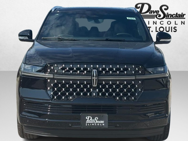 Lincoln Navigator Vehicle Full-screen Gallery Image 09