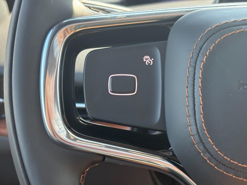 Lincoln Navigator Vehicle Full-screen Gallery Image 18