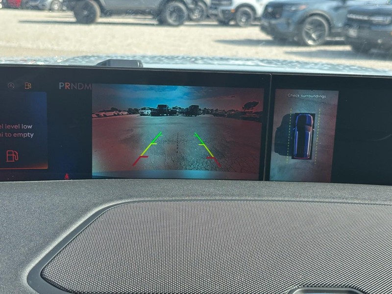 Lincoln Navigator Vehicle Full-screen Gallery Image 21