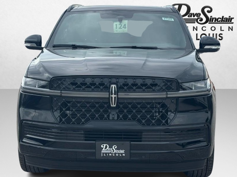Lincoln Navigator Vehicle Full-screen Gallery Image 09