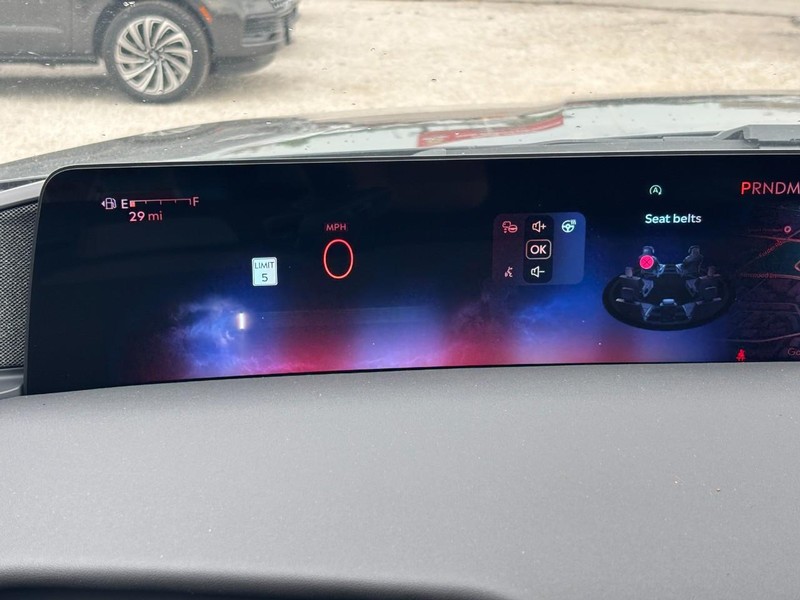 Lincoln Navigator Vehicle Full-screen Gallery Image 18