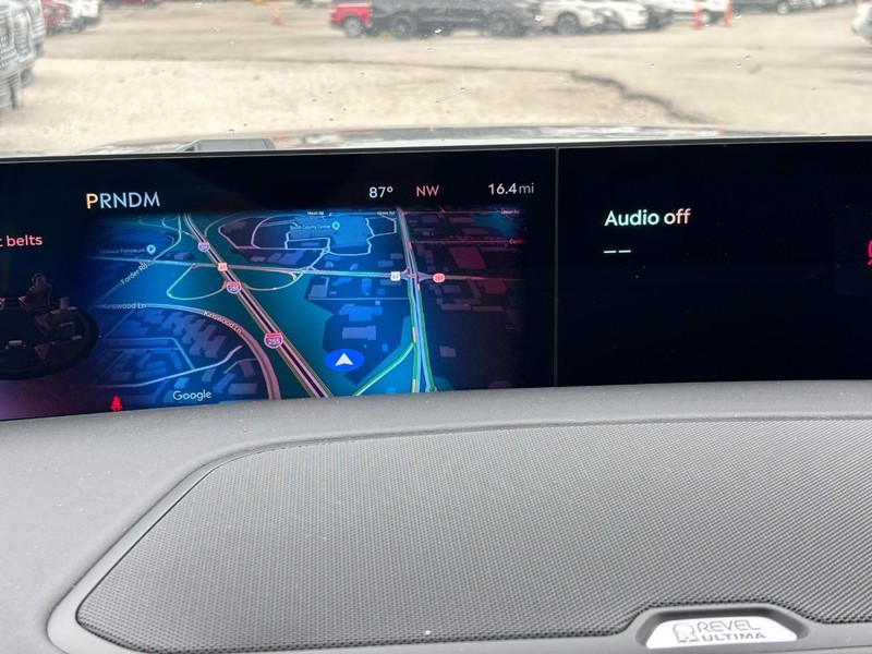 Lincoln Navigator Vehicle Full-screen Gallery Image 19