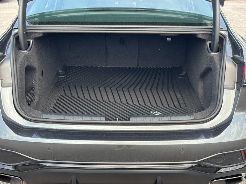 Audi A6 Sedan Vehicle Full-screen Gallery Image 09