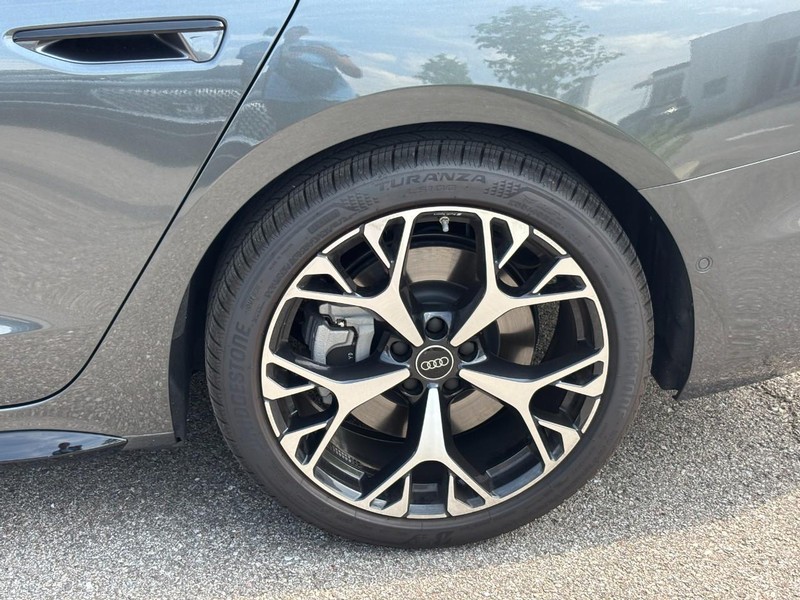 Audi A6 Sedan Vehicle Full-screen Gallery Image 10