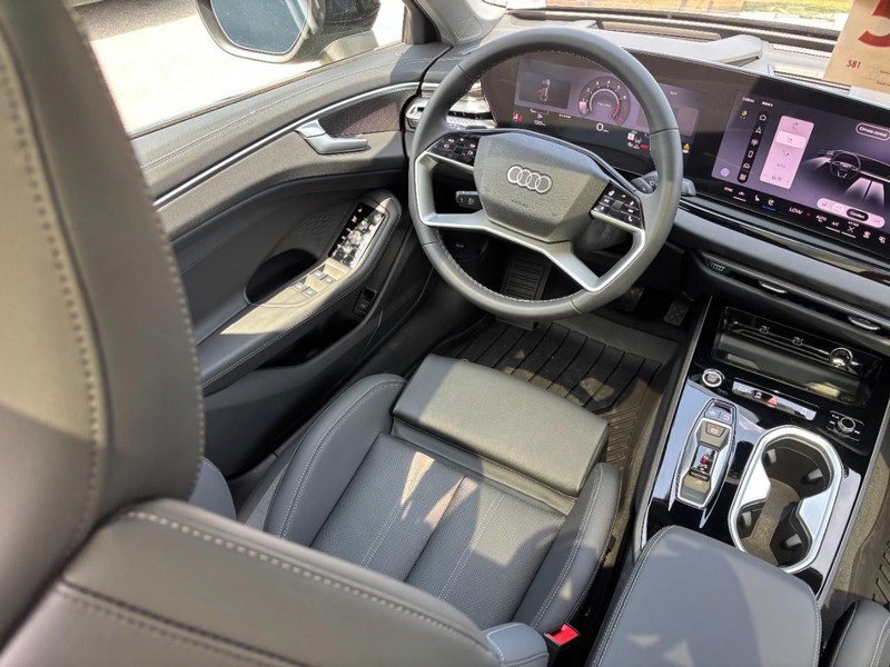 Audi A6 Sedan Vehicle Full-screen Gallery Image 12