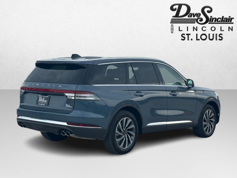 Lincoln Aviator Vehicle Full-screen Gallery Image 03