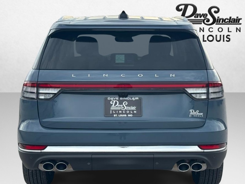 Lincoln Aviator Vehicle Full-screen Gallery Image 04