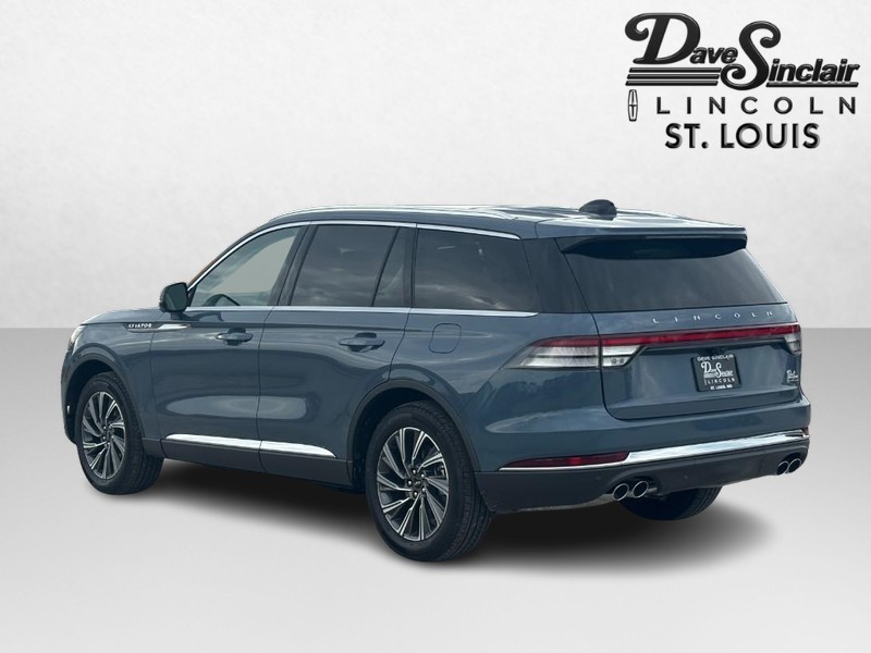 Lincoln Aviator Vehicle Full-screen Gallery Image 05