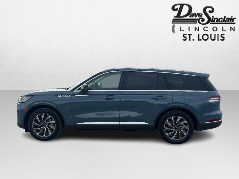 Lincoln Aviator Vehicle Full-screen Gallery Image 06