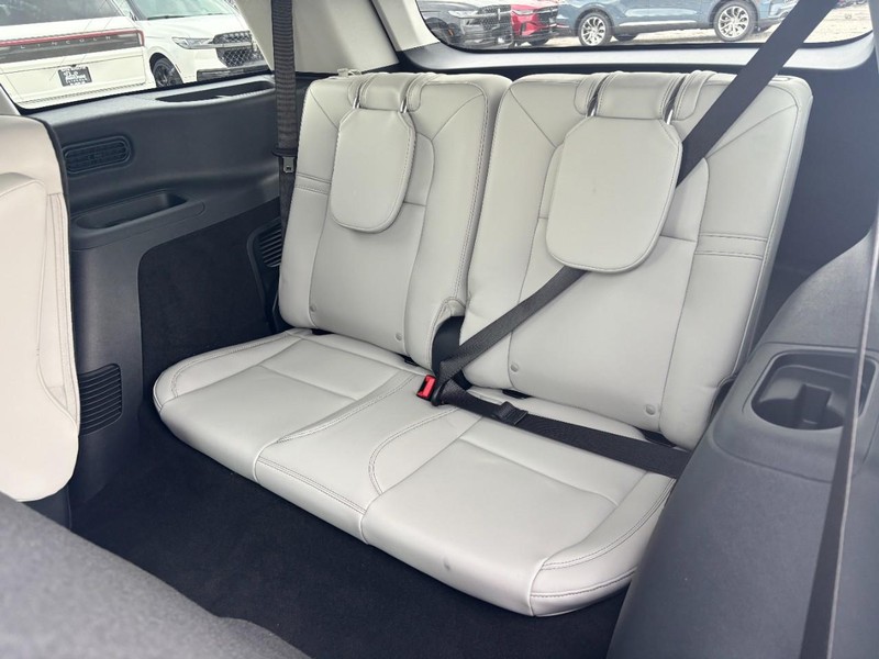 Lincoln Aviator Vehicle Full-screen Gallery Image 11