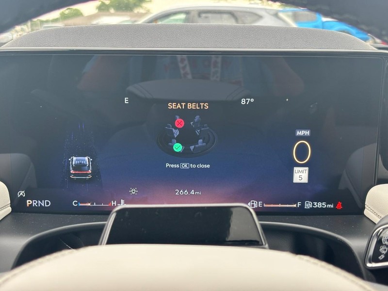 Lincoln Aviator Vehicle Full-screen Gallery Image 19