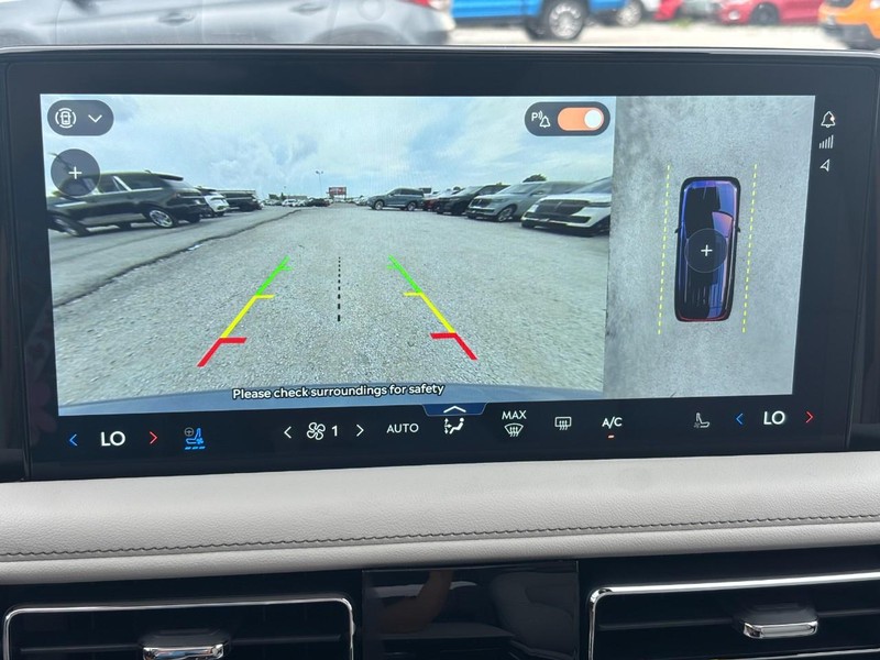 Lincoln Aviator Vehicle Full-screen Gallery Image 22