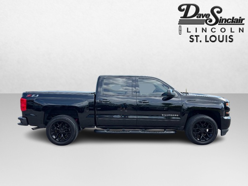 Chevrolet Silverado 1500 Vehicle Full-screen Gallery Image 02