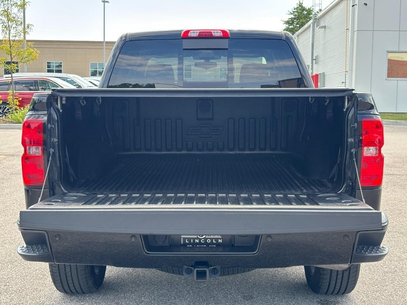 Chevrolet Silverado 1500 Vehicle Full-screen Gallery Image 10