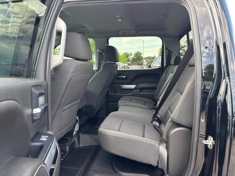 Chevrolet Silverado 1500 Vehicle Full-screen Gallery Image 12