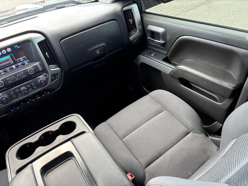 Chevrolet Silverado 1500 Vehicle Full-screen Gallery Image 15