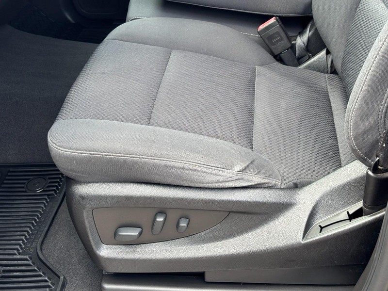 Chevrolet Silverado 1500 Vehicle Full-screen Gallery Image 17